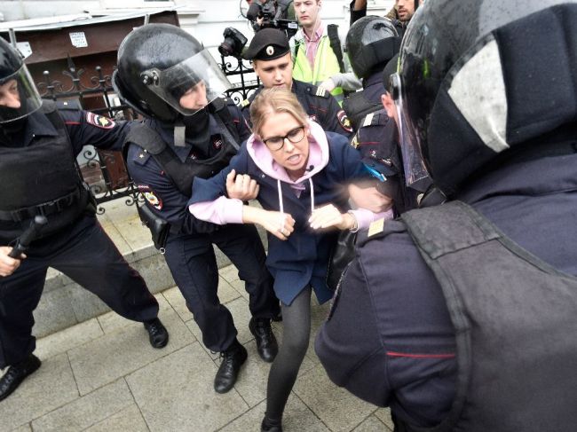 Ruská polícia zadržala v Moskve opozičnú političku Ľubov Soboľovú