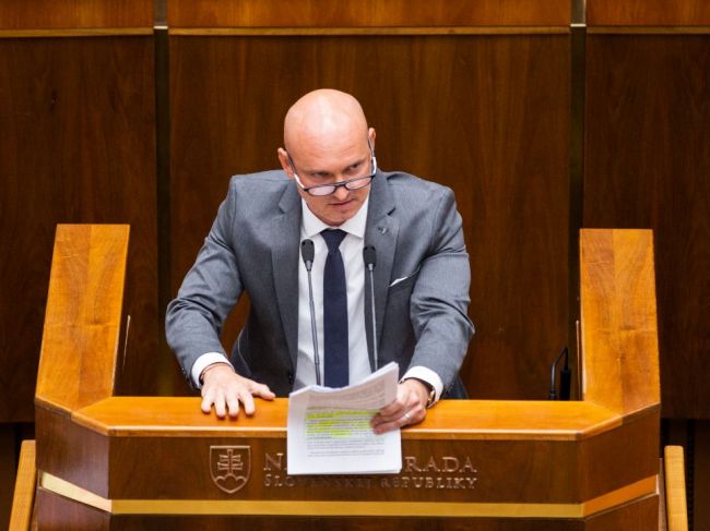 Branislav Gröhling chce iniciovať mimoriadny školský výbor