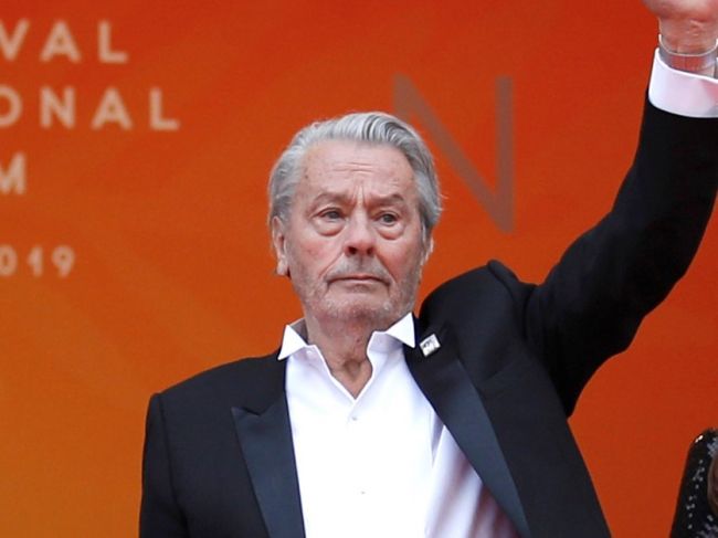 Francúzsky herec Alain Delon mal mozgovú porážku