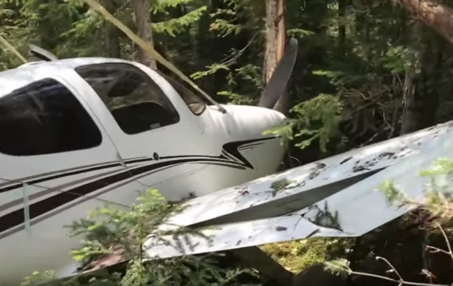 Video: Pilot havaroval s lietadlom. Toto po páde natočil