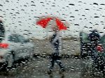 Meteorológovia vydali výstrahy pred búrkami, hrozia aj krúpy