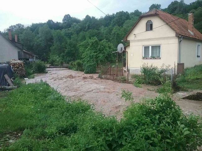 Výdatný dážď zaplavil niektoré obce
