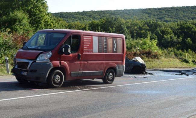 Vodička spanikárila po vletení včely do vozidla, auto zhorelo do tla