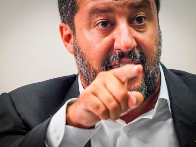 Prokuratúra vyšetruje Salviniho pre odmietnutie lode s migrantmi
