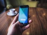 Twitter: Čína vedie "manipulatívnu" kampaň na sociálnych médiách o Hongkongu