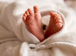 Mŕtvej žene sa narodilo zdravé bábätko, lekári hovoria o zázraku