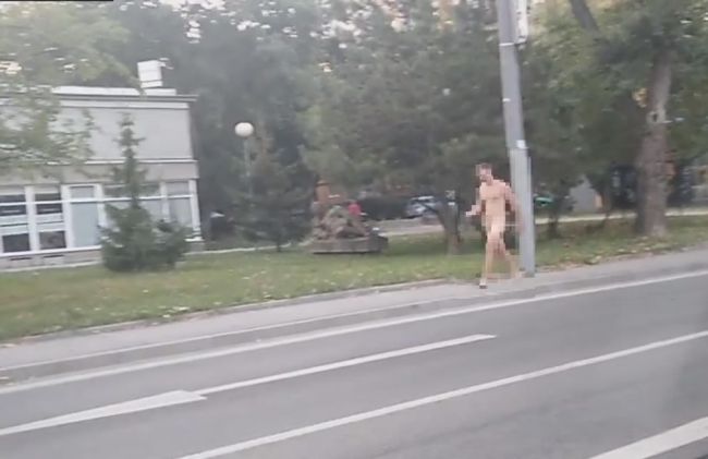 Po Račianskej sa prechádzal nahý muž, polícia začala trestné stíhanie