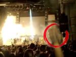 Video: Speváčka zomrela počas koncertu