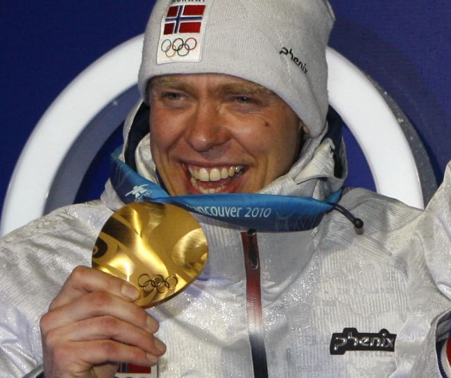 Vo veku 49 rokov zomrel trojnásobný olympijský víťaz v biatlone Hanevold
