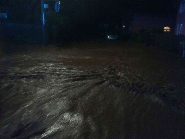 Desiatky hasičov zasahovali v súvislosti s búrkami