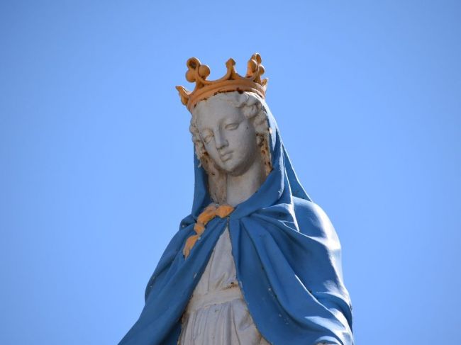 Katolíci v SR slávia sviatok Sedembolestnej Panny Márie