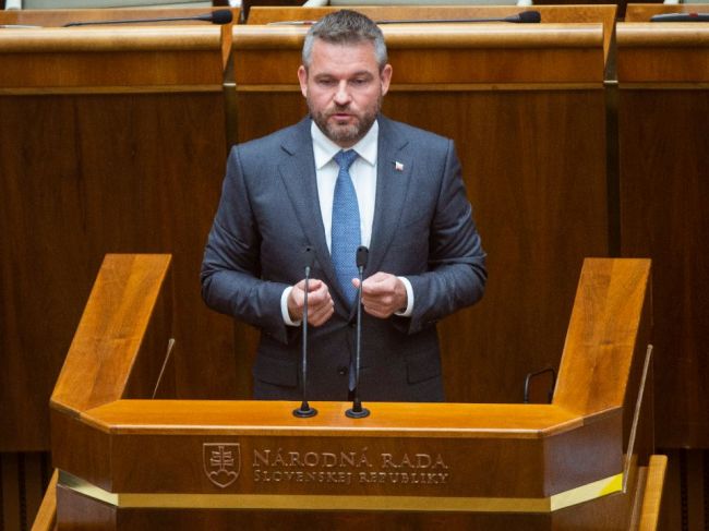 Pellegrini bude v utorok ráno čeliť odvolávaniu osobne