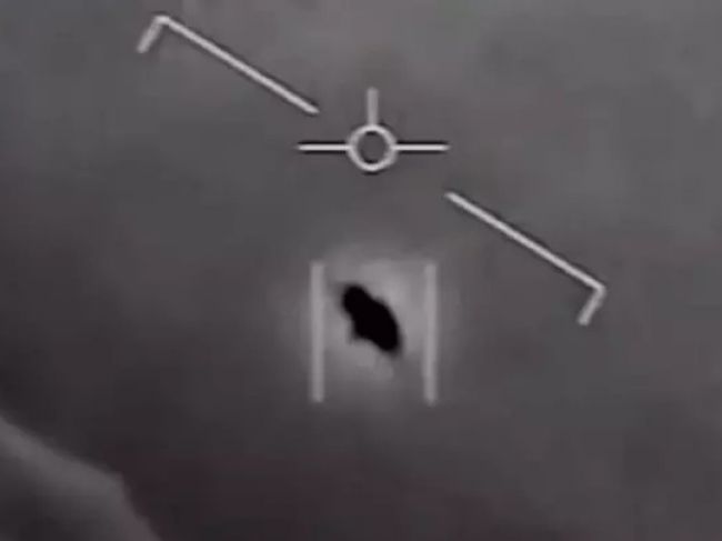 Tieto videá s UFO sú pravé a nikdy ste ich nemali vidieť, tvrdí zástupca armády