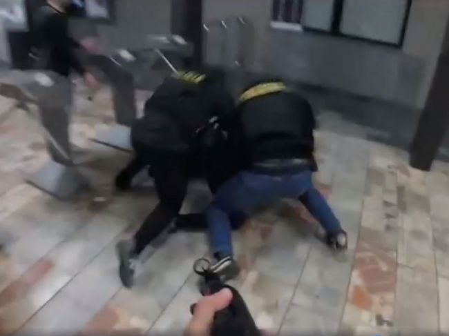 VIDEO: Takto polícia zadržala Slováka, ktorý napadol hráča Spartaka Trnava