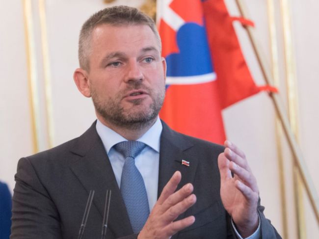 Premiér: Na Slovensku ešte kríza nenastala, vláda prijme opatrenia