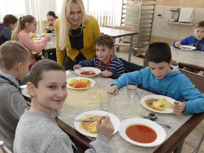 Za obed, ktorý si žiak v jedálni nevyberie a neodhlási sa, rodičia zaplatia