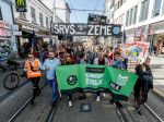 Dav štrajkujúcich za klímu zaplnil bratislavské Námestie slobody