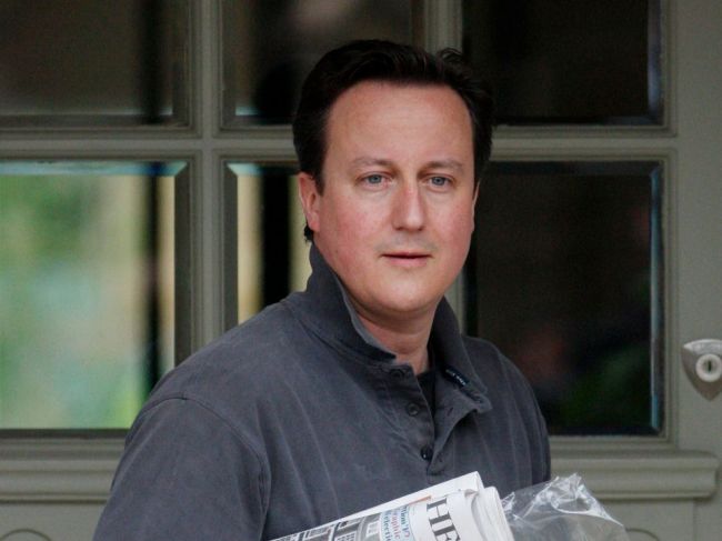 Cameron varoval Johnsona pred porušením zákona v období pred brexitom