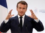 Macron o migračnej politike: Francúzsko nemôže prijať všetkých