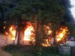 VIDEO: Obrovský požiar v Trnave hasí 60 hasičov