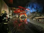 Požiar v Trnave sa po 12 hodinách podarilo lokalizovať