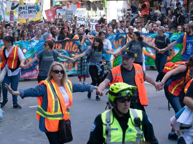 Pol milióna ľudí vrátane Thunbergovej protestovalo v Montreale za klímu