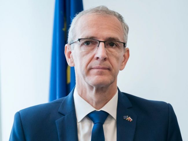 Nie je zrejmé, koho by chcel EP žalovať v otázke sídla ELA