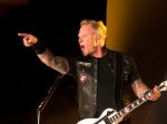 Metallica odložila časť turné; spevák Hetfield podstupuje odvykaciu liečbu