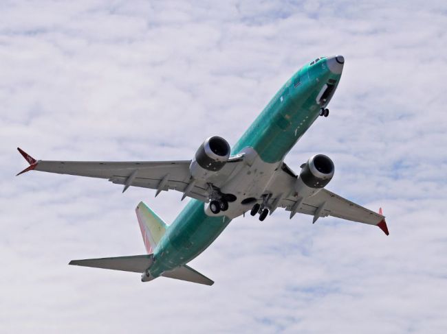 Ďalšie problémy Boeingu: Praskliny sa objavili na ďalšom type lietadiel