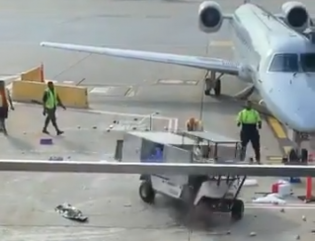 Video: Letiskový personál stratil kontrolu nad vozidlom s vodou, cestujúci ostali v šoku