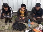 Polícia objavila v prívese kamióna nelegálnych migrantov z Afganistanu