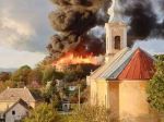 Pri Rimavskej Sobote horí kaštieľ, na mieste zasahuje takmer 30 hasičov 