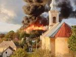 Pri Rimavskej Sobote horí kaštieľ, na mieste zasahuje takmer 30 hasičov