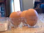 Video: Koľko vajec vidíte v tomto obale? Skutočné číslo vás prekvapí