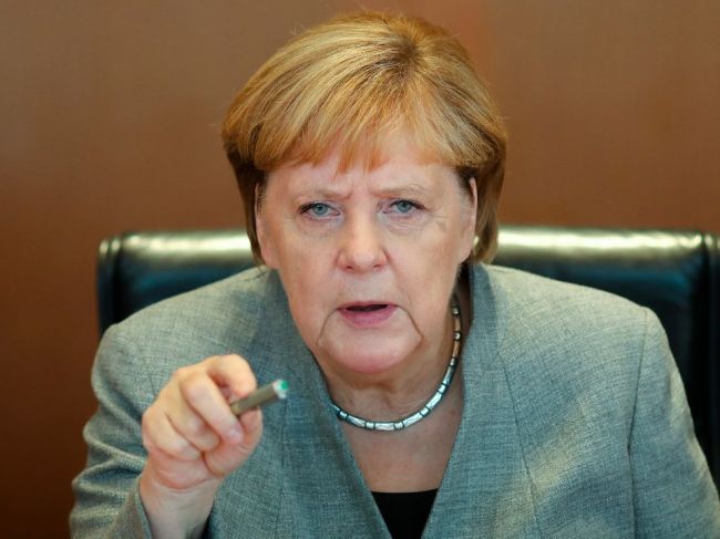 Macron a Merkelová žiadajú ukončiť tureckú ofenzívu v Sýrii