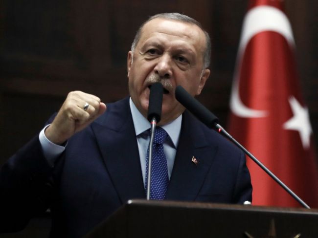 Erdogan vylúčil rokovania so sýrskymi Kurdmi; vyzval ich, aby sa vzdali