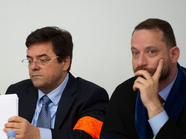 Para: Prokurátor podal obžalobu bleskovo napriek neúplnosti spisu a chybám