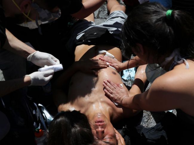 Počas protestov v Čile zahynulo už 13 osôb