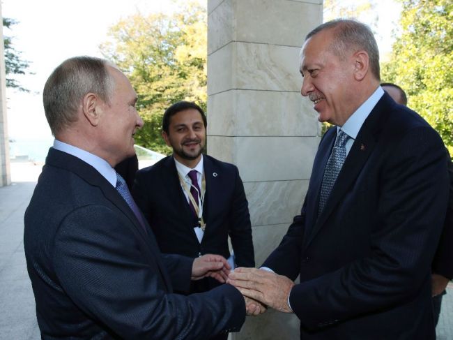 Putin: Treba zabrániť teroristom zneužiť akcie Turkov v Sýrii