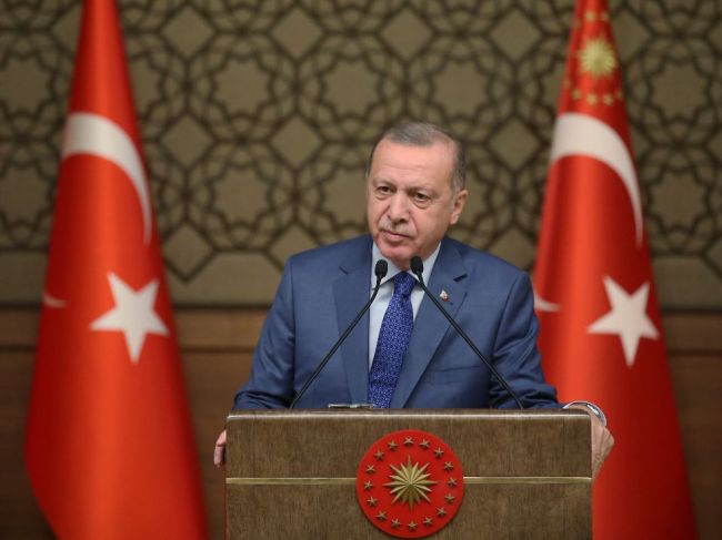 Erdogan opäť pohrozil kurdským bojovníkom aj EÚ