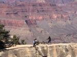 Video: Turistka pri fotení v Grand Canyone zabudla sledovať, kam stúpa