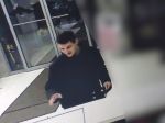 FOTO: Mladík, ktorý nožom zaútočil na Banskobystričanku, je stále na úteku