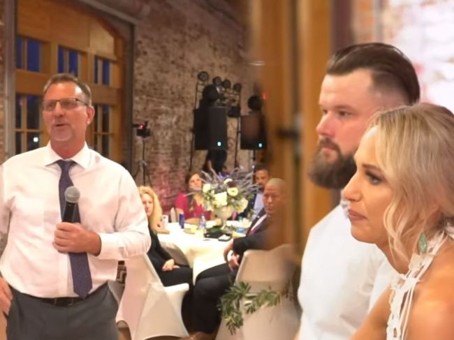 Video: Nemej dcére na svadbe zaspieval otec. Nešlo o bežný spev