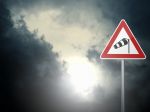 SHMÚ vydal najvyššiu výstrahu 3. stupňa pred mimoriadne silným vetrom