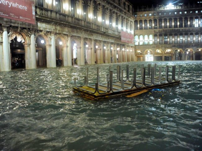 Záplavy v Benátkach si vyžiadali najmenej jednu obeť
