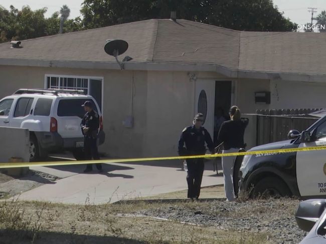 Päť ľudí, vrátane troch detí, zahynulo pri streľbe v dome v Kalifornii