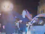 Video: Opitá vodička kopala do policajtov a pľula na nich