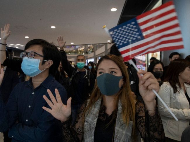 Peking chce po amerických zákonoch o ľudských právach v Hongkongu vrátiť úder