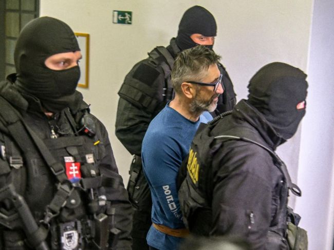 Obvinení takáčovci zostávajú vo väzbe