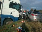 Pri zrážke cisterny a osobného motorového vozidla zasahoval aj vrtuľník